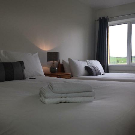 Marty'S Halfway House Hotel Westport Bagian luar foto