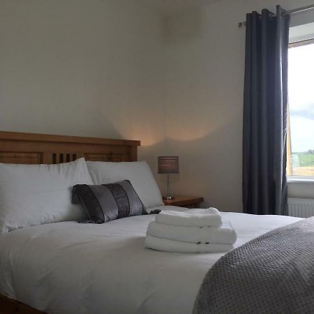 Marty'S Halfway House Hotel Westport Bagian luar foto