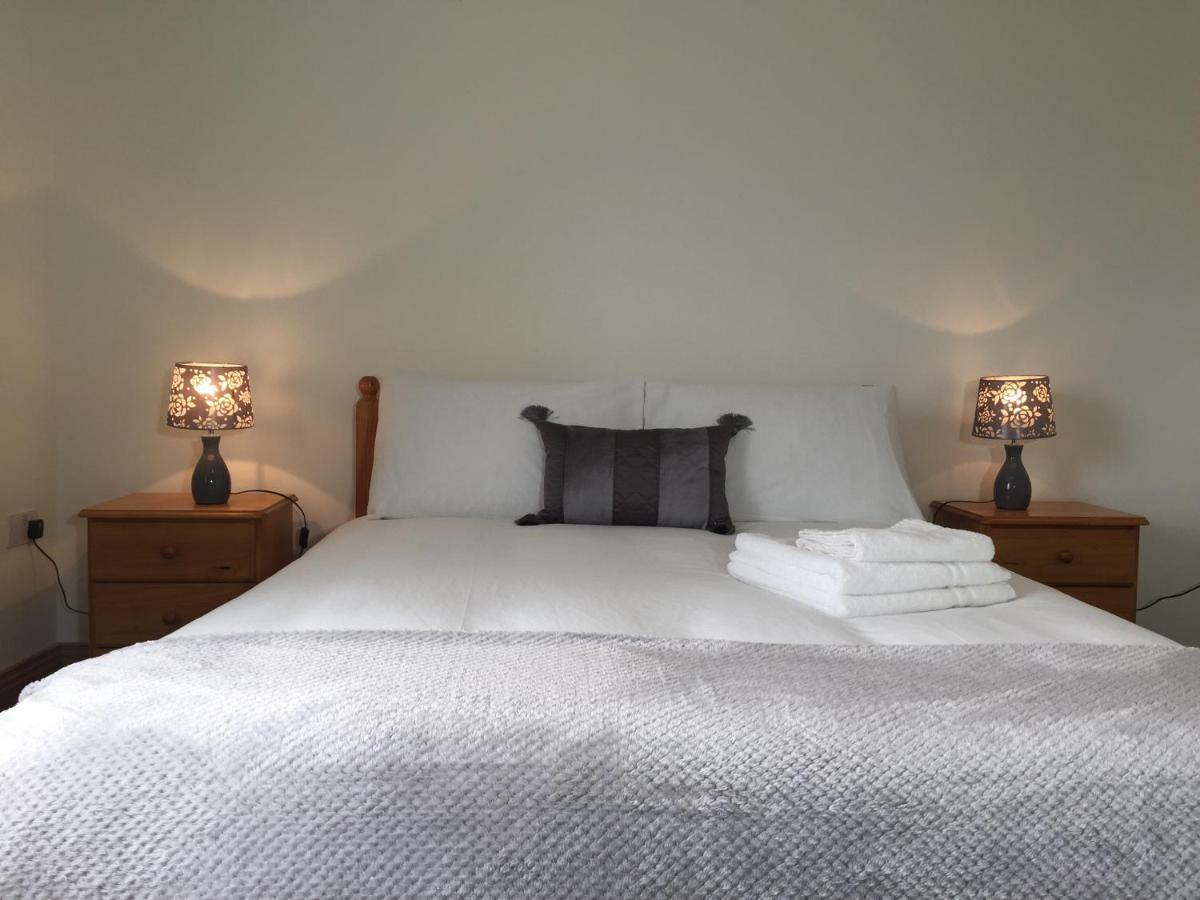 Marty'S Halfway House Hotel Westport Bagian luar foto