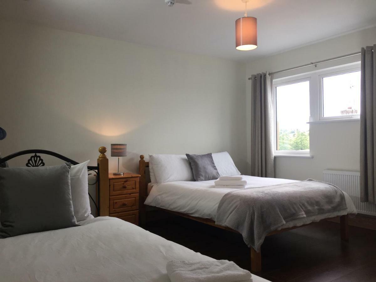 Marty'S Halfway House Hotel Westport Bagian luar foto