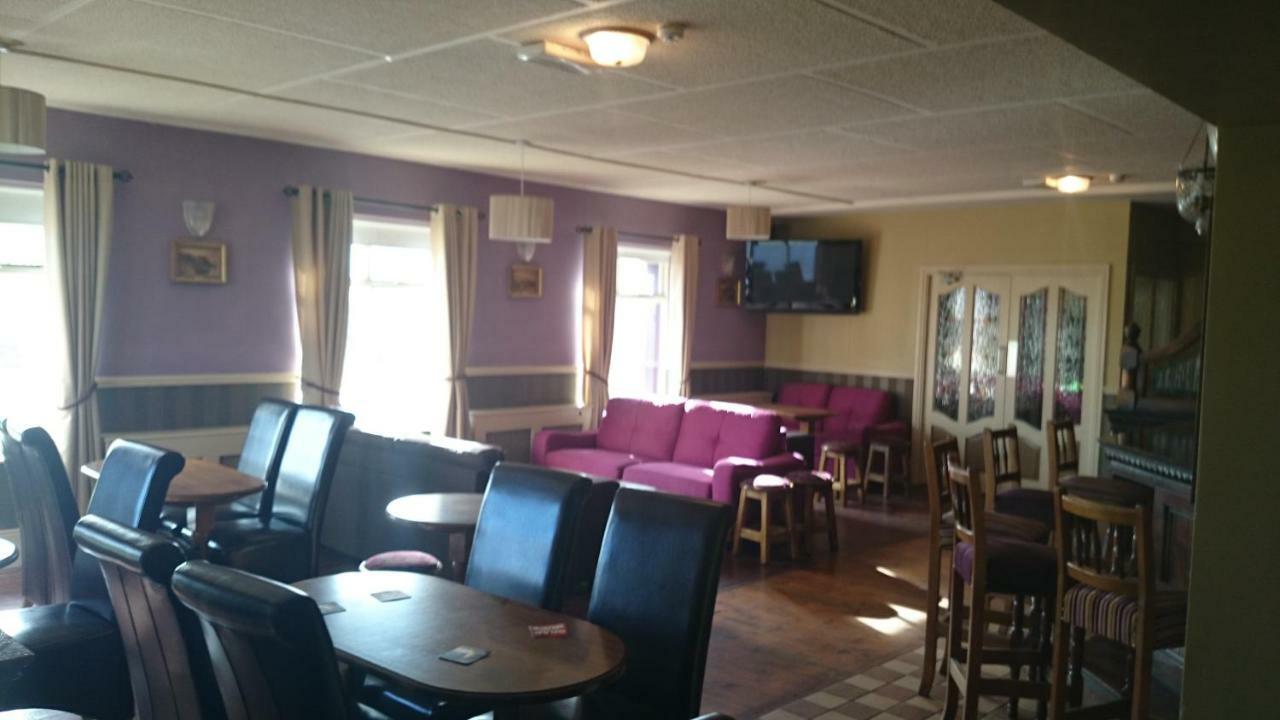 Marty'S Halfway House Hotel Westport Bagian luar foto