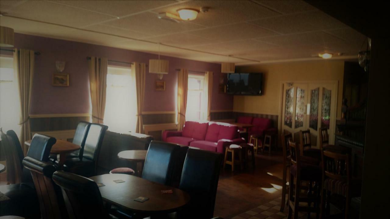 Marty'S Halfway House Hotel Westport Bagian luar foto