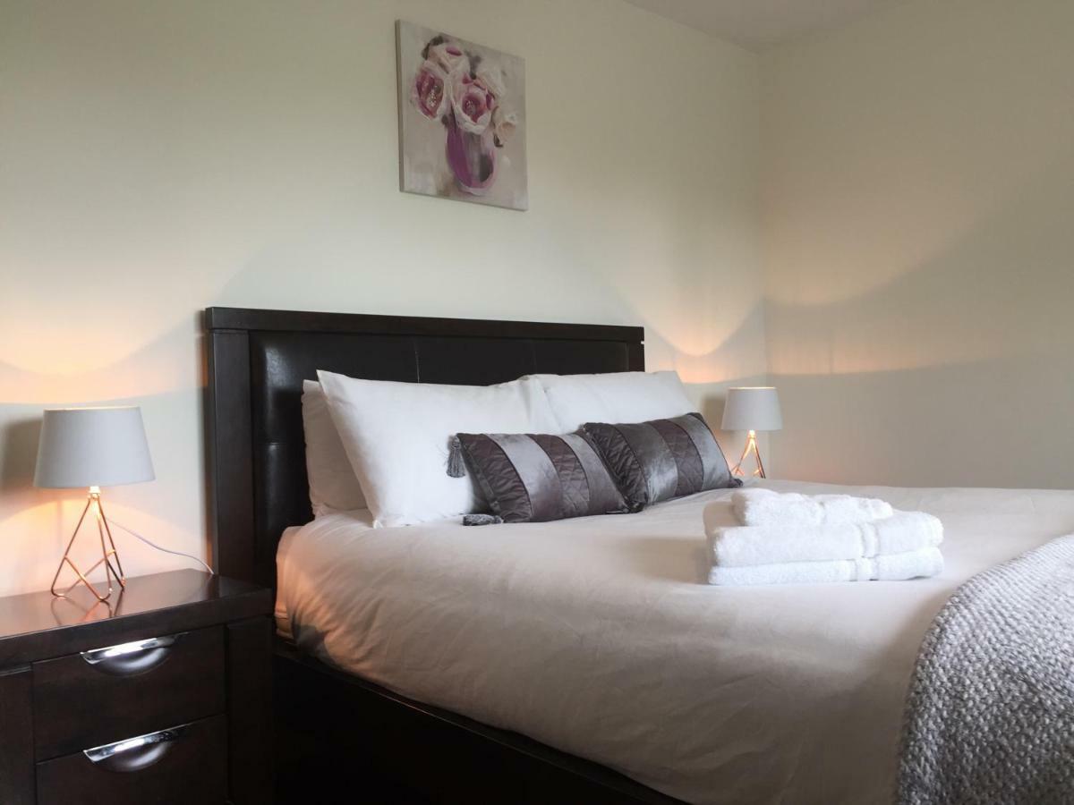 Marty'S Halfway House Hotel Westport Bagian luar foto